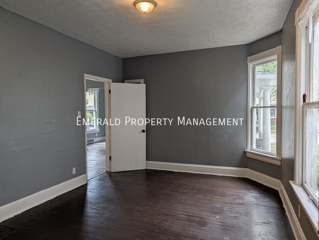 Building Photo - 964 N Court St