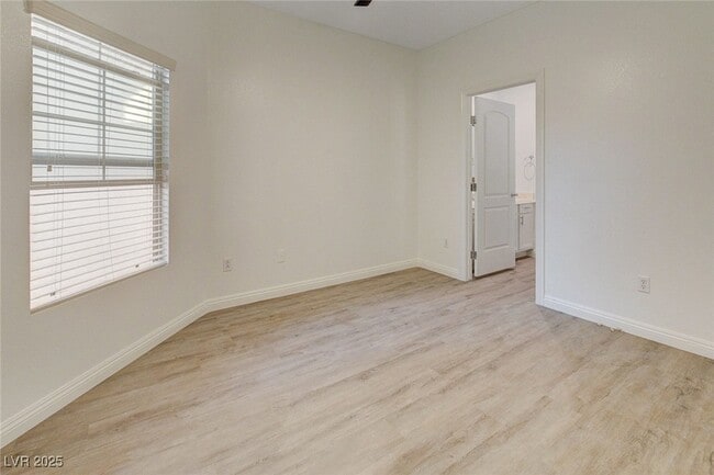 Building Photo - 1068 Riddle Glen St