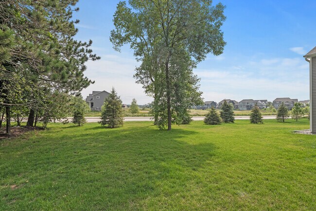 Building Photo - 5898 Urbandale Ct N