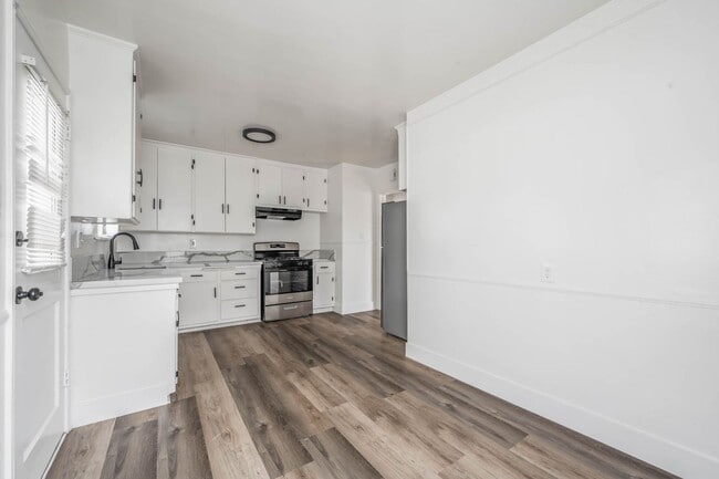 Building Photo - 4067 Sutro Ave