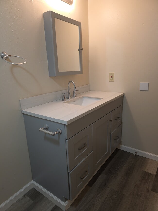 Building Photo - 115 Thornwild Dr