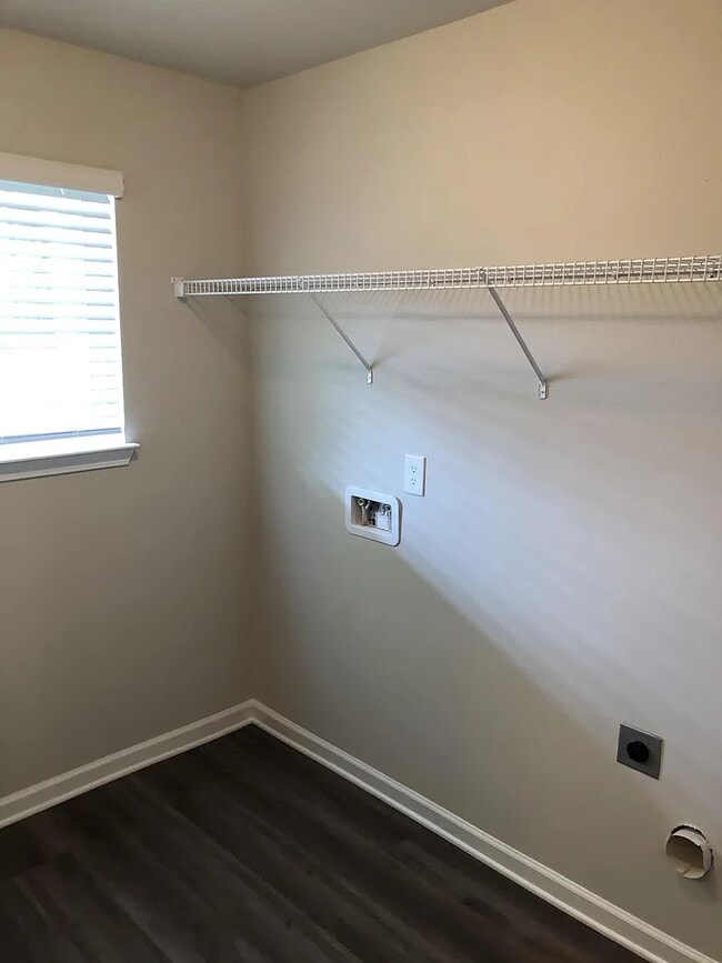 Building Photo - 1155 Oak Hollow Ln