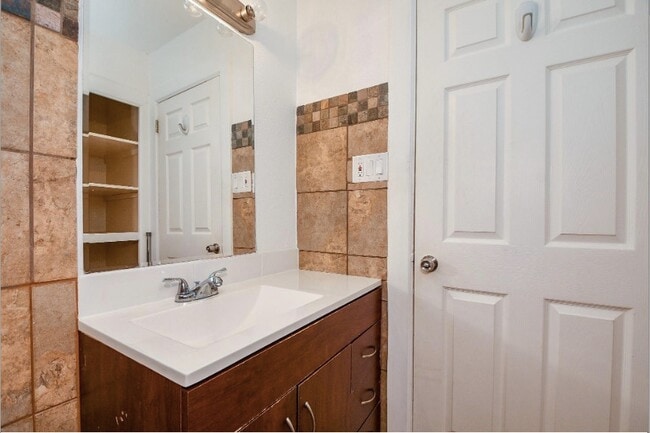 Building Photo - 7233 Beechnut St