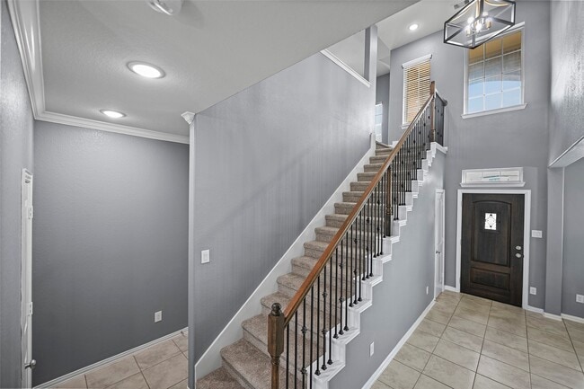 Building Photo - 2411 Lowndes Point