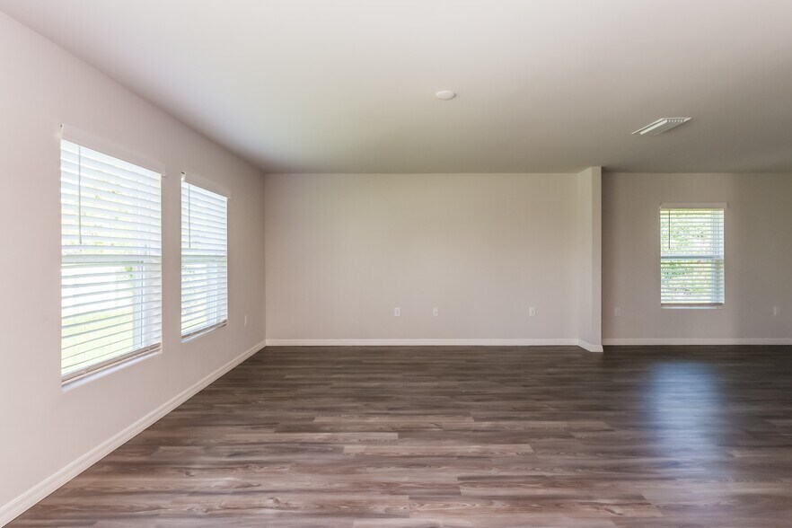 Building Photo - 28257 Chinquapin Dr