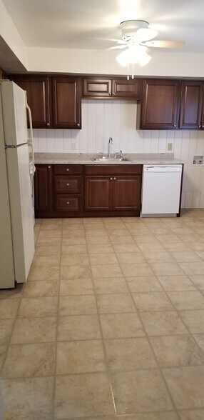 Building Photo - 3220 Ridgewood Dr