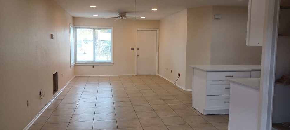 Building Photo - 5439 Kenwood Dr