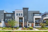 Building Photo - Modern Central Park Townhome with Rooftop Mountain Views