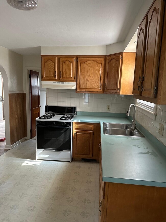 Building Photo - 13 Aldrich Ave