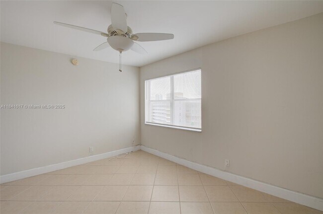 Building Photo - 401 Golden Isles Dr