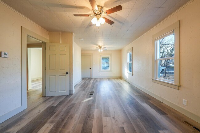 Building Photo - 406 N Star St