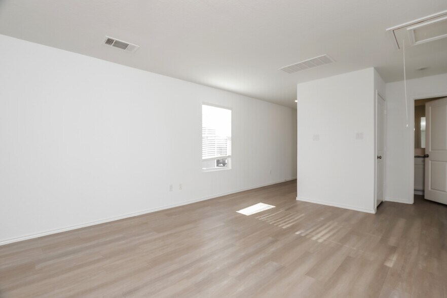 Building Photo - 14322 Calaveras Creek