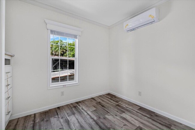 Building Photo - 70 Solar Ct