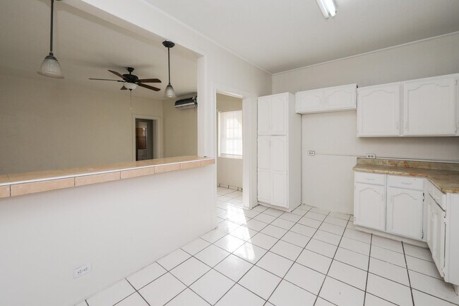 Building Photo - 311 Matamoros St