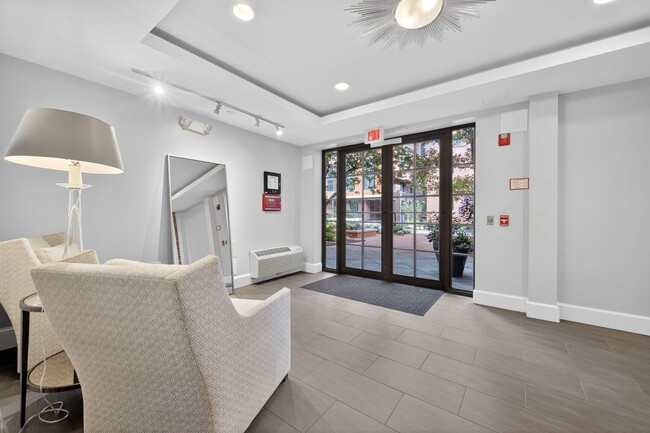 Building Photo - 1/2 off one month’s rent with a lease star...