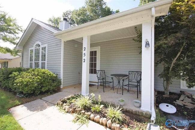 Building Photo - 252 Mountain Creek Dr