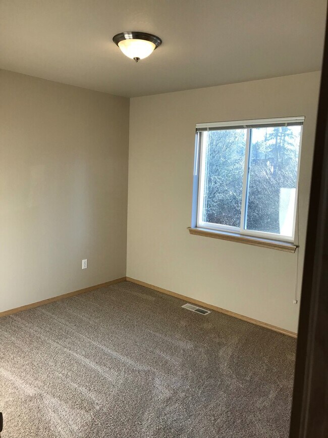 Building Photo - 1308 Mills Landing Ct SE