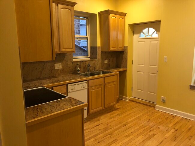 Kitchen - 2439 W Augusta Blvd