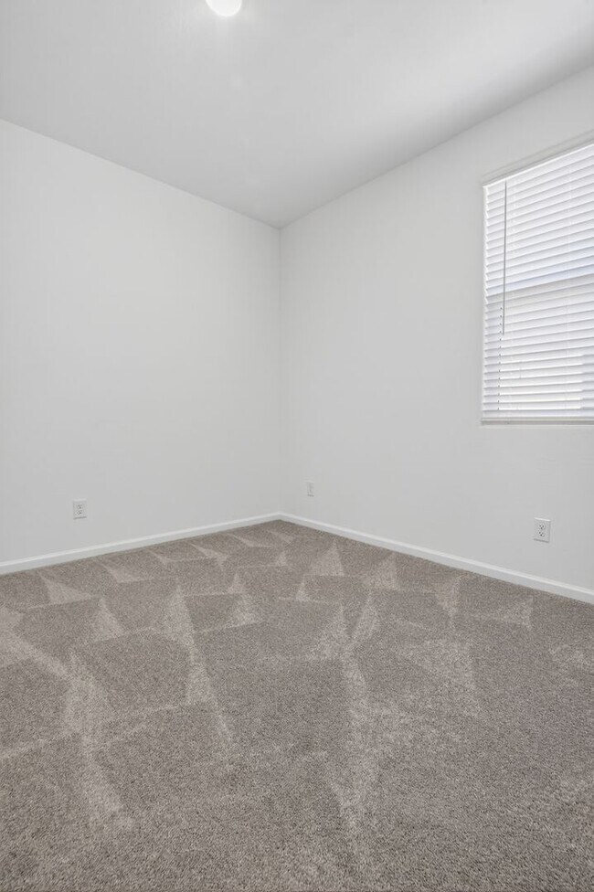 Building Photo - Modern 3BR Living with Resort-Style Amenities in Magma Vista Ranch