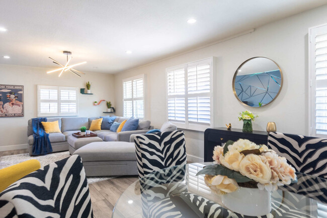 Building Photo - 3502 E Crocus Dr