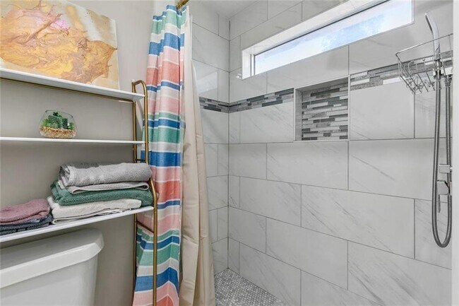 Building Photo - 494 Plainville Dr SW