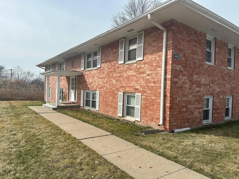 Building Photo - 608 Knoll Dr
