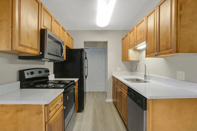 Building Photo - 1ST MONTH RENT FREE 2 Bed 1 Bath 2nd Floor Unit With Balcony In Desirable Area Winter Park Sectio...