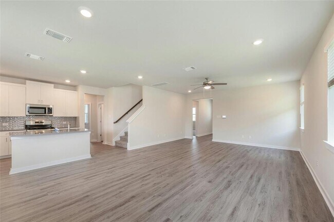 Building Photo - 512 Clearlake Dr
