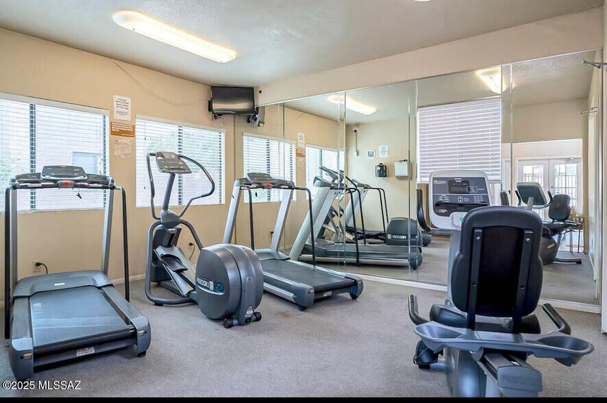 Fitness room - 1745 E Glenn St