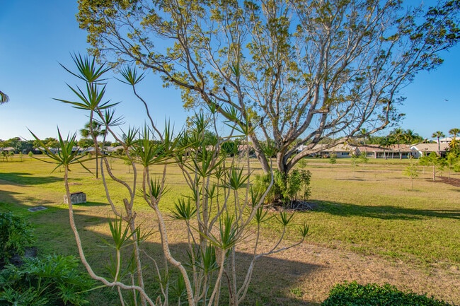 Building Photo - 6292 La Costa Dr