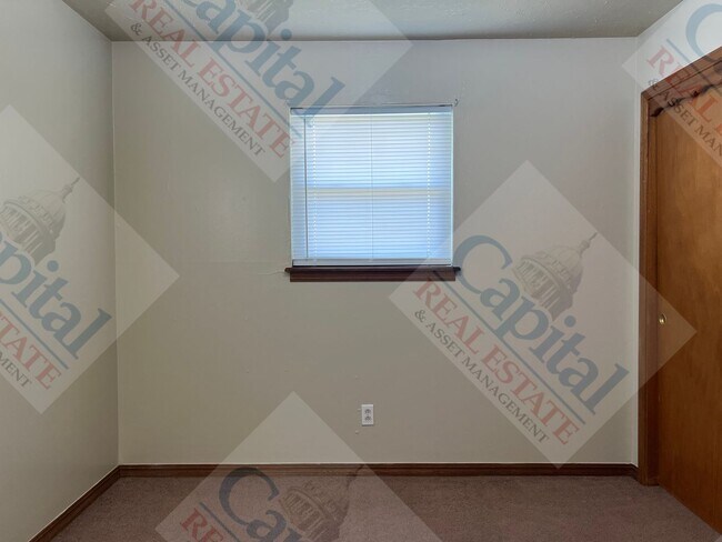 Building Photo - Cute Home Available!