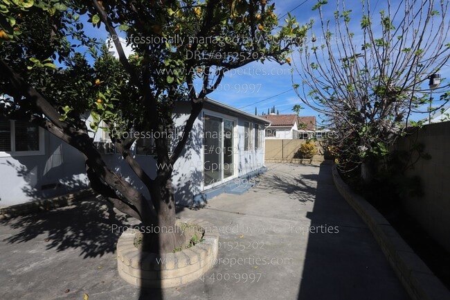 Building Photo - 722 S Hacienda St