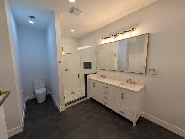 Building Photo - Luxury-Style 3BR Home in Prime West Palm Beach Location