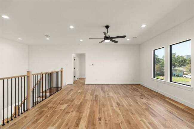 Building Photo - 1038 W 31st St
