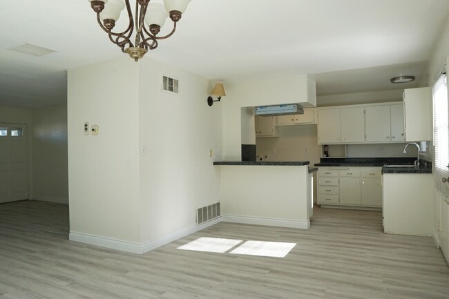 Building Photo - 39220 Karen St