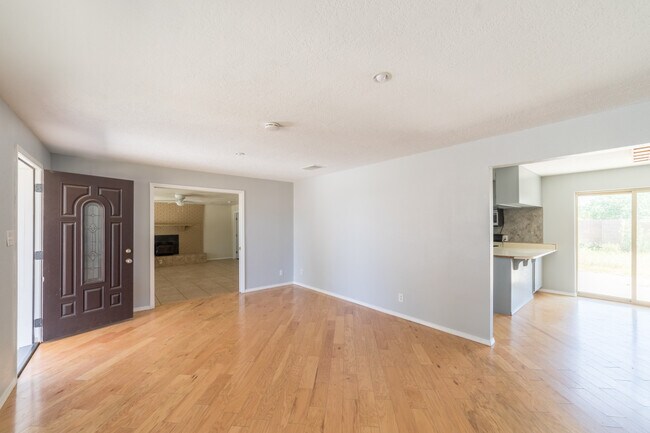 Building Photo - Casa Grande