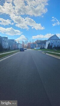 Building Photo - 8633 Rosecrans Ln