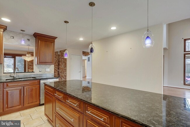 Building Photo - 9801 Clydesdale St