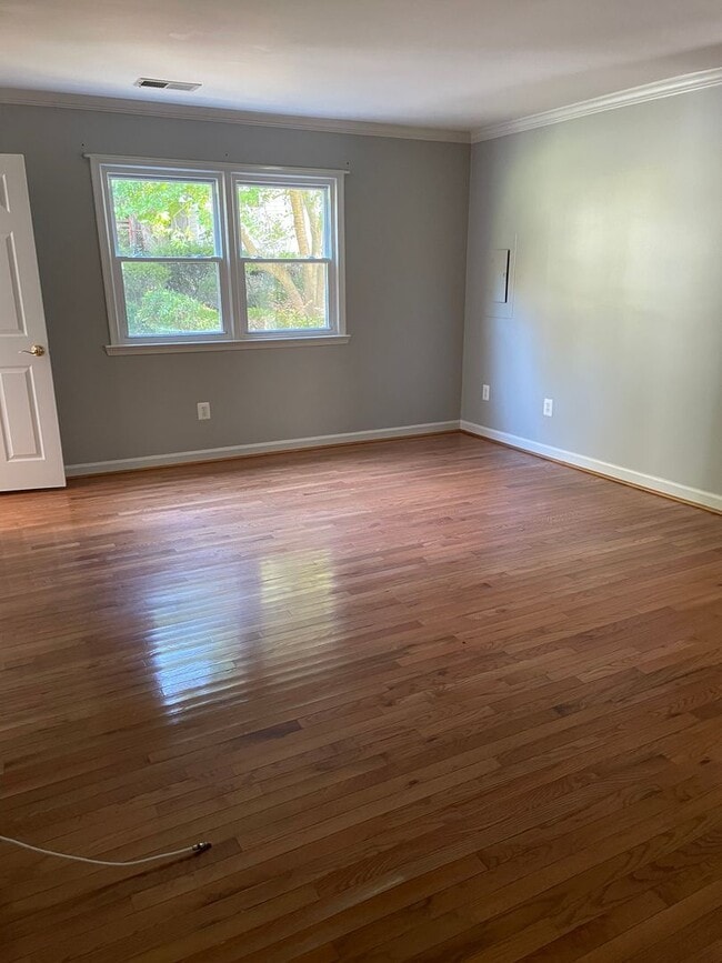 Building Photo - Cheerful 3 Bedroom 2 Bathroom With Office ...