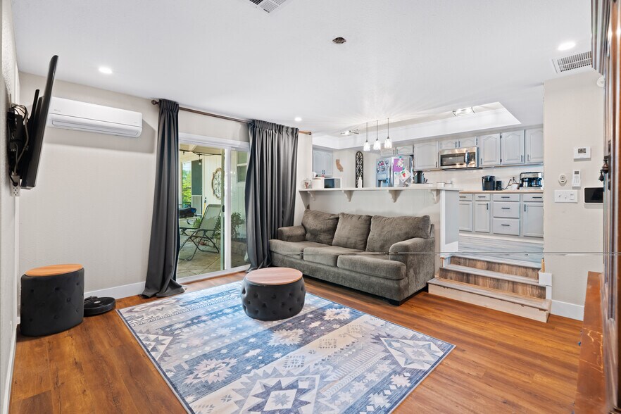 Building Photo - 3689 Suzanne Way