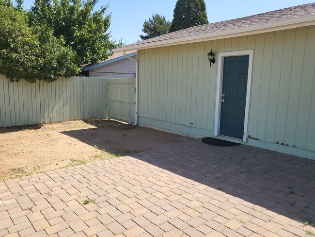 Building Photo - 3620 N Treasure Dr