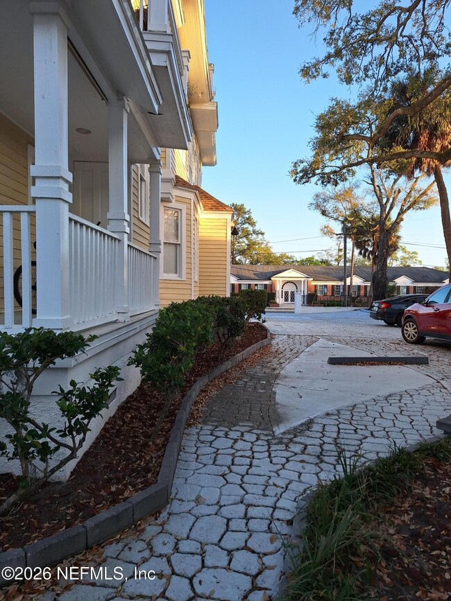 Building Photo - 2705 Riverside Ave