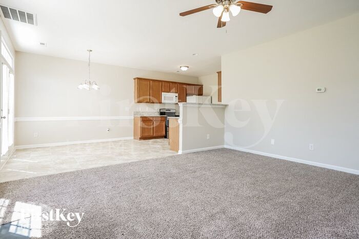 Building Photo - 705 Hawthorn Ridge Dr