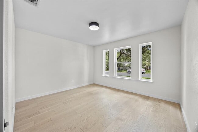 Building Photo - 8708 Huebinger Pass