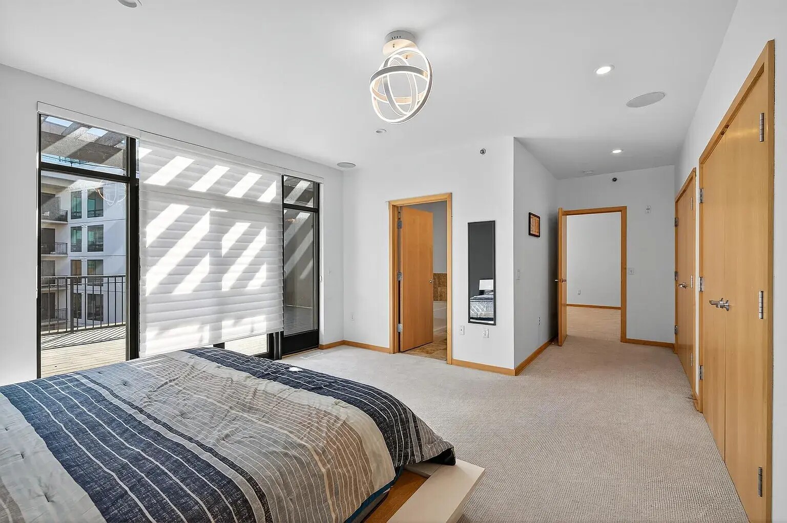 Building Photo - 3104 W Lake St