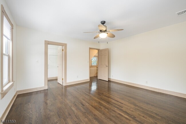 Building Photo - 302 Walnut Ave