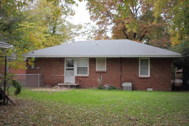 Building Photo - 1000 Garver St