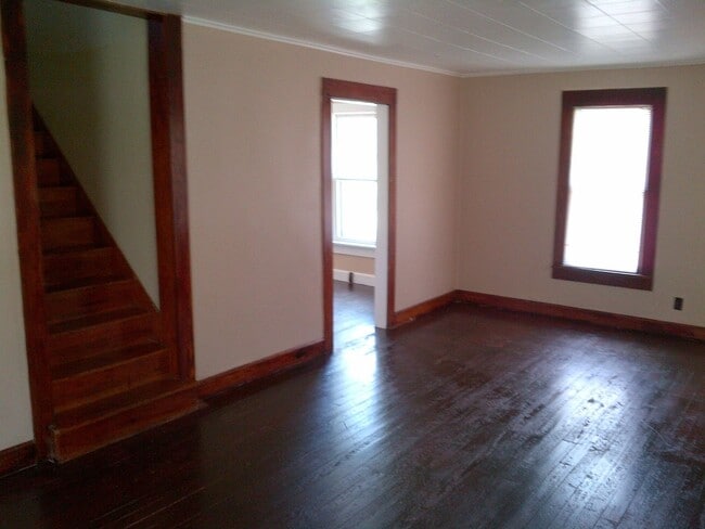 Building Photo - "The SCHOOLHOUSE," 3 bed/1 bath home acros...