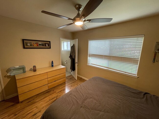Building Photo - WELL MAINTAINED SINGLE STORY HOME WITH SOLAR PANELS