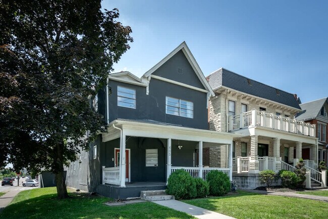 Building Photo - 605 Dennison Ave